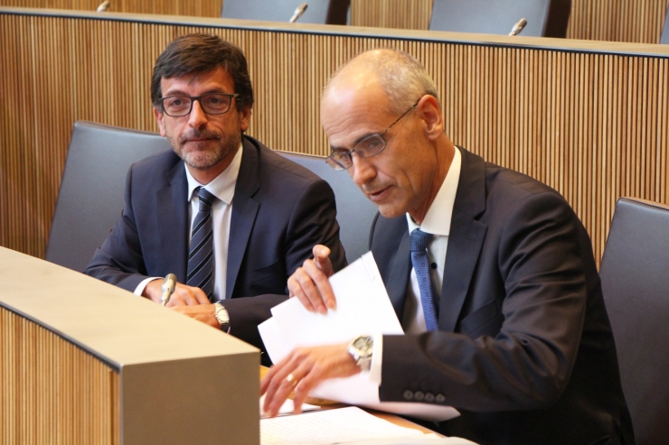 El ministre de Finances, Jordi Cinca, amb el cap de Govern, Toni Martí.
