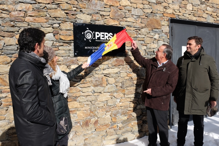 Inauguració de la minicentral, a càrrec del cònsol major d'Ordino, Josep Àngel Morté, la ministra de Medi Ambient, Sílvia Calvó, i el president i vicepresident de Persa, Josep Montaner i Joan Albert Farré, alhora presidents de Nord Andorra i Mútua Elèctrica.