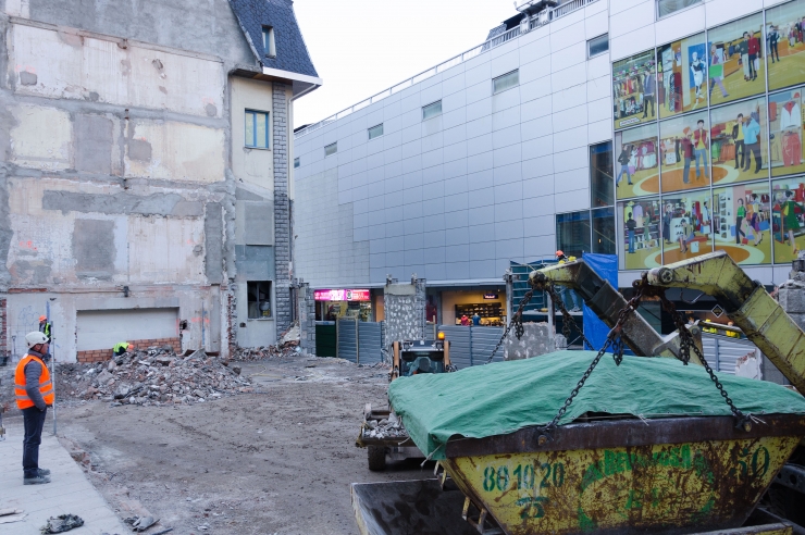 Una imatge de la zona, amb l'edifici de serveis ja totalment enderrocat.