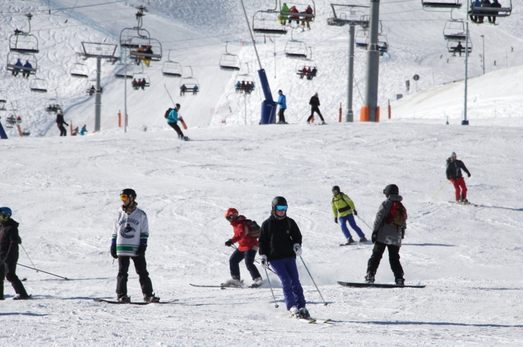 Esquiadors a les pistes del Pas de la Casa aquest dimarts al matí.