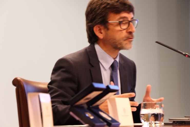 El ministre de Finances, Jordi Cinca, durant la presentació de les monedes.