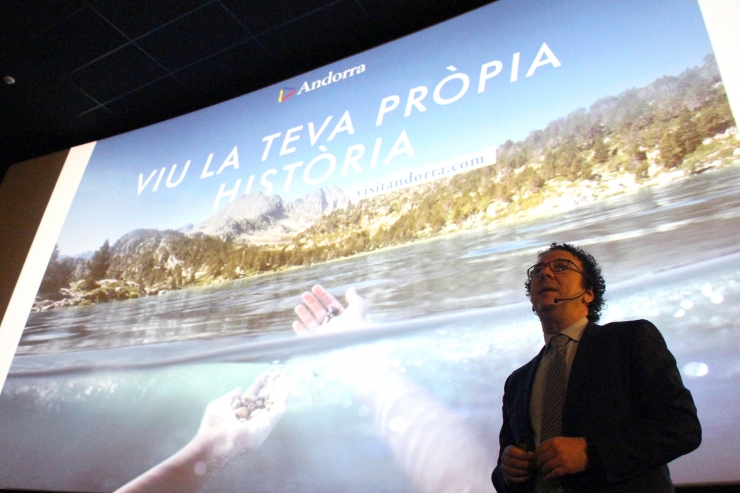 El gerent d'Andorra Turisme, Betim Budzaku, durant la presentació de la campanya d'estiu.