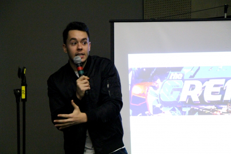 El 'youtuber' The Grefg durant la seva conferència al Fòrum Estudiants-Empresa.