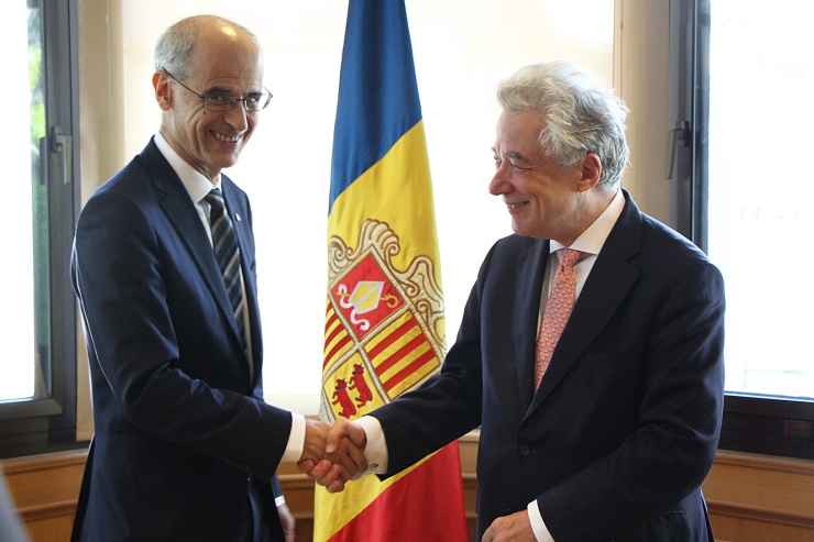 El cap de Govern, Toni Martí, amb el cap negociador de la UE, Thomas Mayr-Harting.