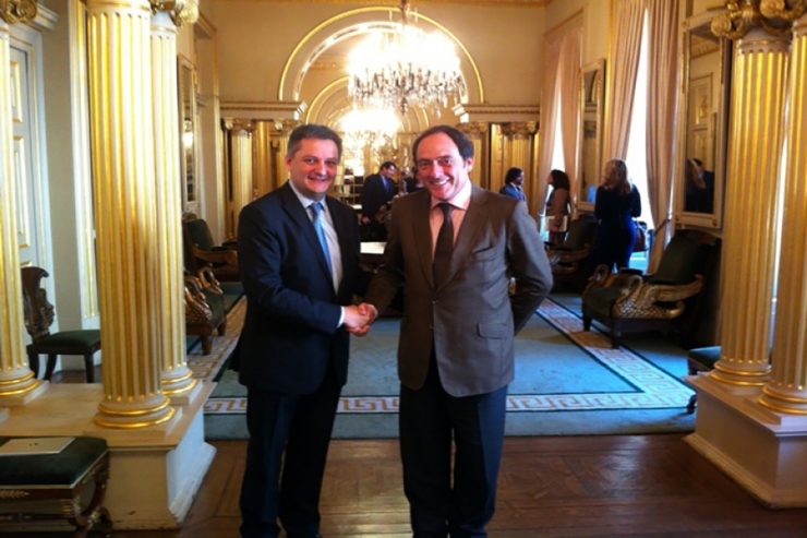 L'aleshores ministre d'Exteriors, Gilbert Saboya amb Paulo Portas, en aquell moment ministre d'Estat i de Negocis Estrangers de Portugal en una trobada l'any 2013.