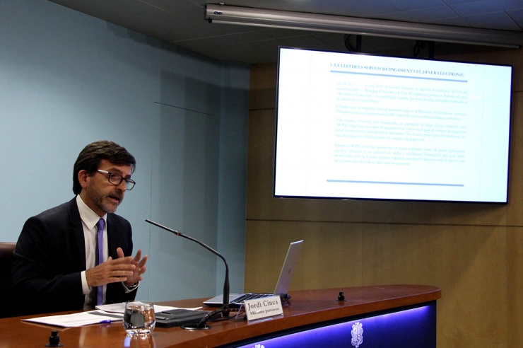 El ministre de Finances i portaveu, Jordi Cinca, explicant el text legal.