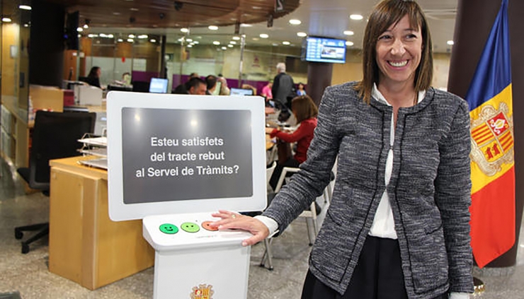 La ministra de Funció Pública i Reforma de l'Administració, Eva Descarrega, va presentar el mes de maig el primer terminal 'Happy or not'.