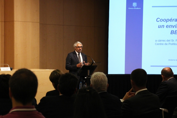 El director del Centre de Política Tributària i Administració de l’OCDE, Pascal Saint-Amans, durant la xerrada.