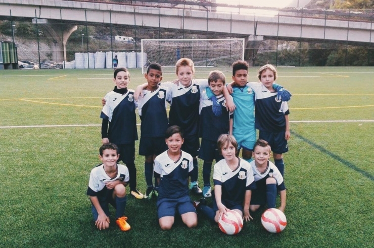 Una imatge dels infants de la base de l'FC Santa Coloma.