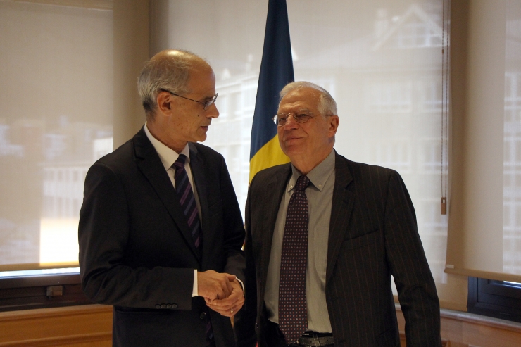 Un moment de la trobada del ministre d'Afers Exteriors espanyol, Josep Borrell, amb el cap de Govern, Toni Martí.