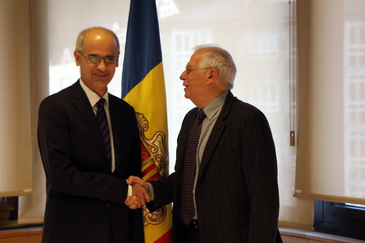 Un moment de la trobada del ministre d'Afers Exteriors, Josep Borrell, amb el cap de Govern, Toni Martí.