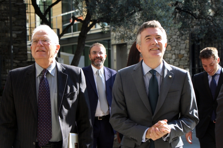 El ministre d'Afers Exteriors espanyol, Josep Borrell, amb el síndic general, Vicenç Mateu.