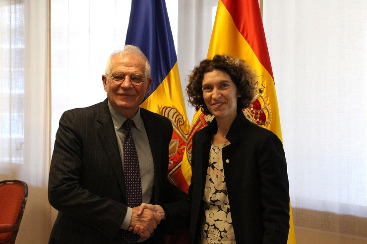 El ministre d'Afers Exteriors espanyol i la seva homòloga andorrana, Maria Ubach, moments abans de la reunió que han mantingut.