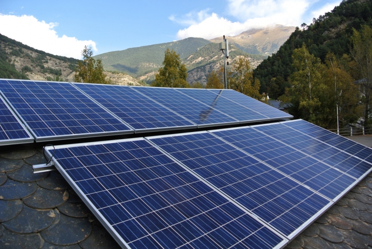 Instal·lació de plaques fotovoltaiques a Andorra.