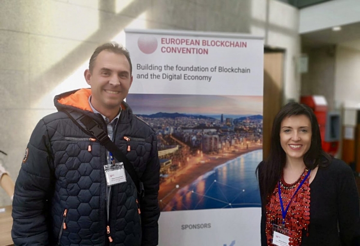 Els responsables del Niu d'Andorra Telecom, Miquel Gouarré i Marta Ambor, aquest dijous a l'European Blockchain Convention.