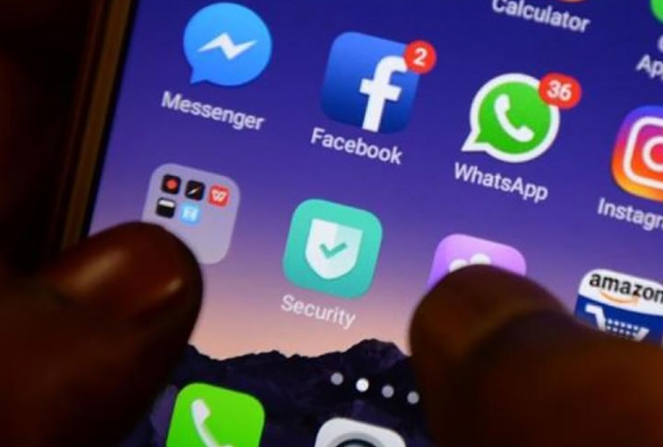 El gegant de les xarxes socials Facebook planeja integrar els dos serveis de missatgeria de la seva propietat, WhatsApp i Messenger, així com la plataforma Instagram.