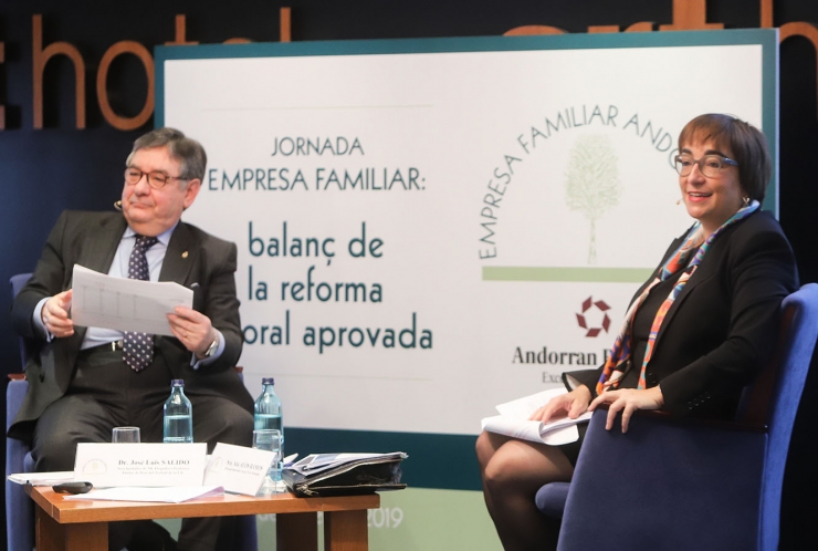 Els ponents José Luis Salido, professor titular de Dret del Treball, i Ana Alós, experta en dret del treball.