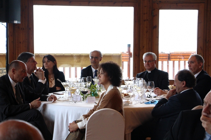 La taula presidencial amb el cap de Govern, Toni Martí; el president de l'EFA, Francesc Mora, i la subsíndica general, Mònica Bonell.