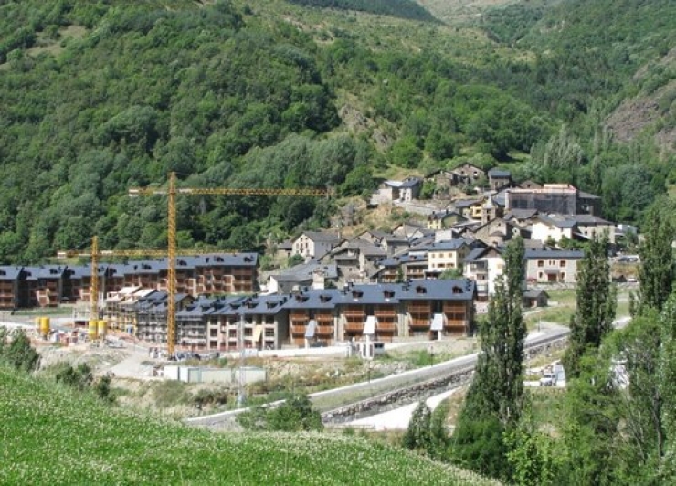 Habitatges en construcció al Pallars.
