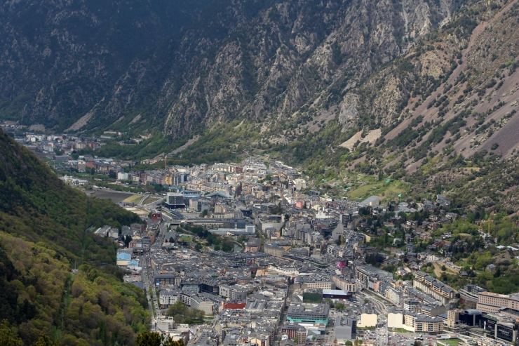 Vista aèria de les parròquies d'Andorra la Vella i Escaldes-Engordany.