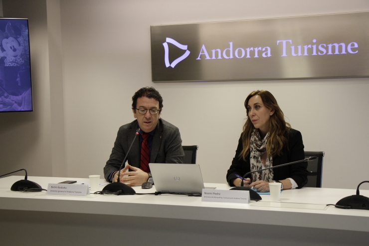 El director general d'Andorra Turisme, Betim Budzaku, i la directora de Màrqueting i Comunicació, Noemí Pedra.