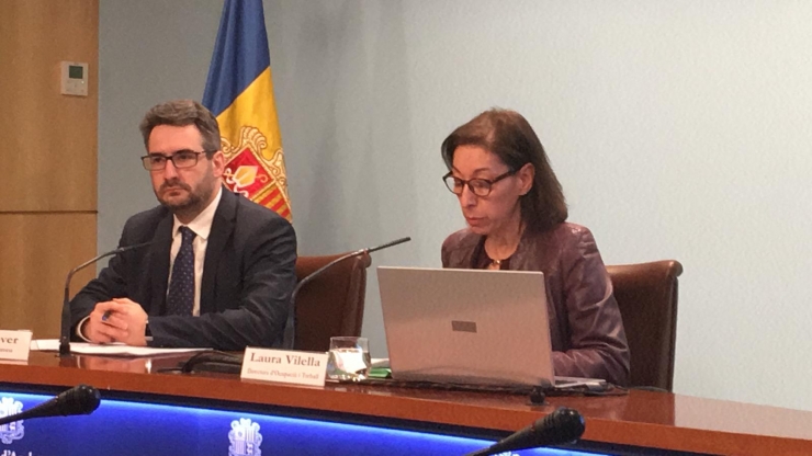 La directora d'Ocupació, Laura Vilella, ha presentat, al costat del ministre portaveu, Eric Jover, el nou reglament d'Ocupació.