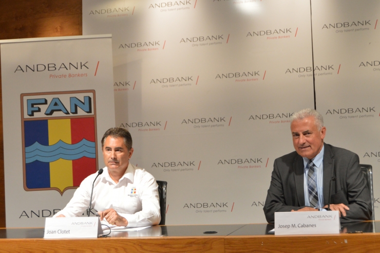 El president de la FAN, Joan Clotet, i el sotsdirector general banca país d'Andbank, Josep Maria Cabanes.