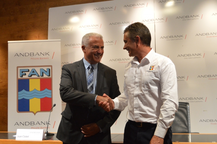 El president de la FAN, Joan Clotet, i el sotsdirector general banca país d'Andbank, Josep Maria Cabanes.