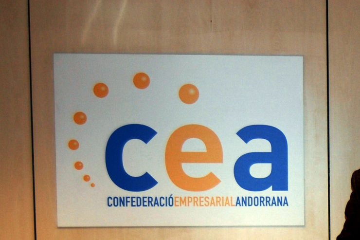 Logotip de la CEA.