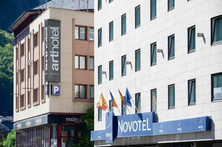 Dos hotels situats a Andorra la Vella. 
