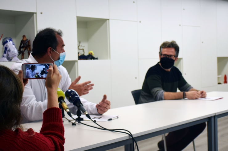El responsable del Niu, Miquel Gouarré, i el director de Hive Five by Bomosa, Martí Batalla, durant la roda de premsa.