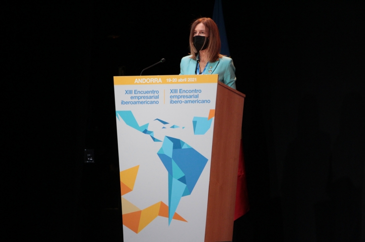 La ministra de Medi Ambient, Agricultura i Sostenibilitat, Sílvia Calvó, inaugura la xerrada sobre transició ecològica.
