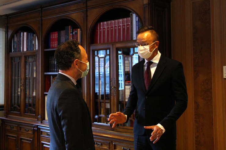 El cap de Govern, Xavier Espot, amb el ministre d’Afers Exteriors d’Hongria, Péter Szijjártó.