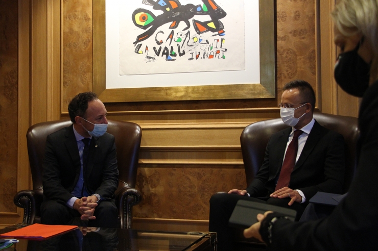 La trobada entre el cap de Govern, Xavier Espot, amb el ministre d’Afers Exteriors d’Hongria, Péter Szijjártó.