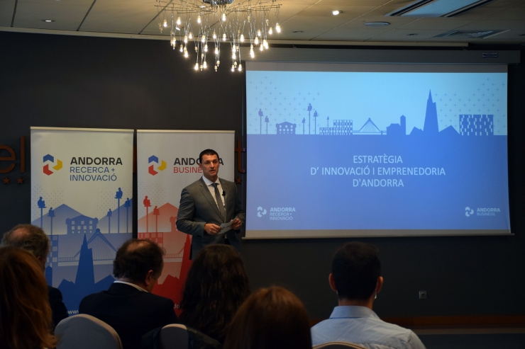 El ministre de Presidència, Economia i Empresa, Jordi Gallardo, durant la sessió de treball d'aquest matí.