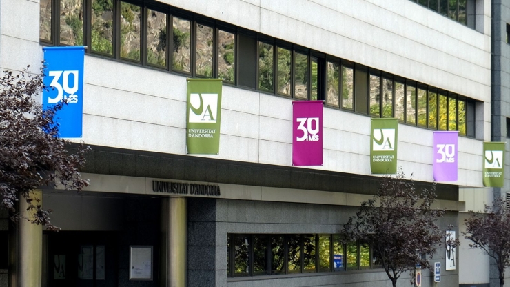 La façana de l'edifici de la Universitat d'Andorra.