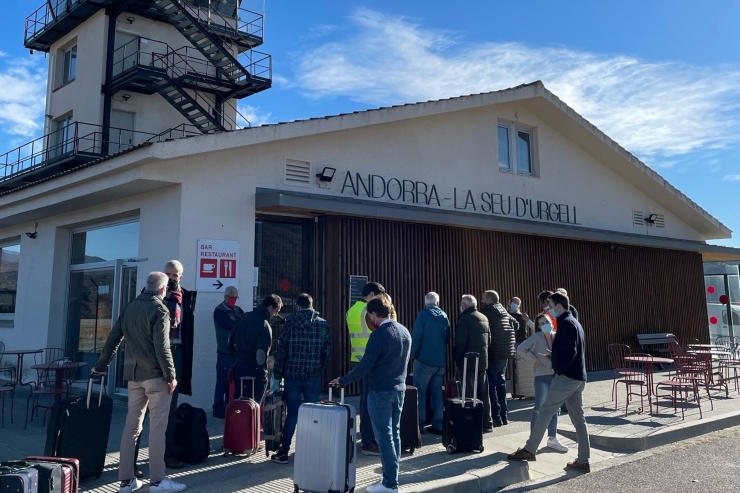 Simulacre de facturació i controls de seguretat a l'aeroport d'Andorra-La Seu.