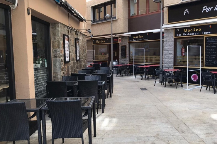 Bars del centre història d'Andorra la Vella tancats durant la primera etapa de la pandèmia, el març del 2020.