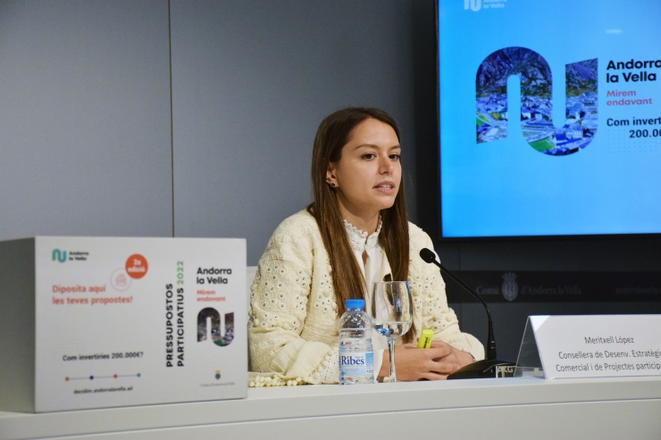 La consellera de Desenvolupament Estratègic i Comercial i de Pressupostos Participatius d'Andorra la Vella, Meritxell López, durant la roda de premsa de presentació de la segona edició dels pressupostos participatius.