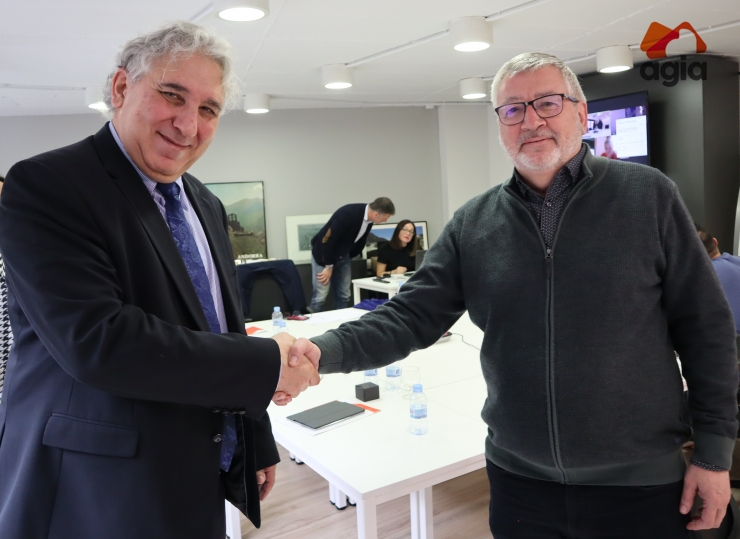 Jordi Galobardas amb el nou president de l'AGIA, Gerard Caselles.