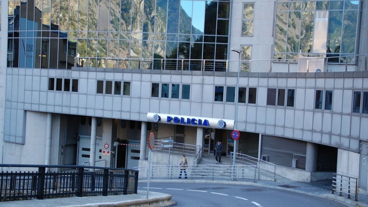 L'edifici central de la policia.