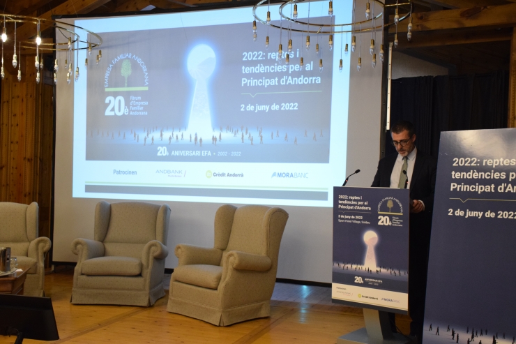El president de Crèdit Andorrà, Antoni Pintat, presenta la conferència 'La història d’una nissaga d’emprenedors'.