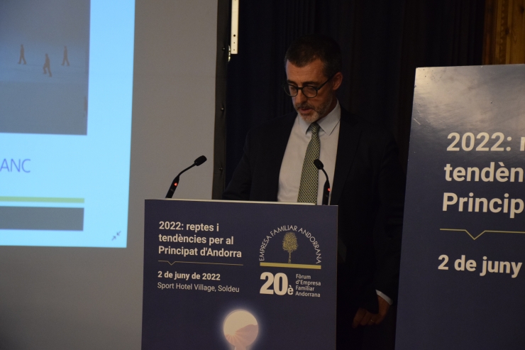 El president de Crèdit Andorrà, Antoni Pintat, presenta la conferència 'La història d’una nissaga d’emprenedors'.