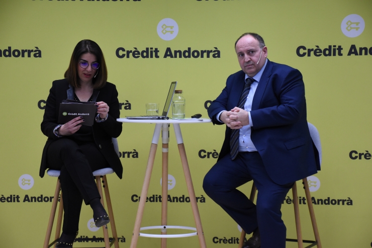 Josep M. Pon, director de renda fixa i actius monetaris de Crèdit Andorrà Asset Management i la directora de banca personal de Crèdit Andorrà, Pilar Montel.