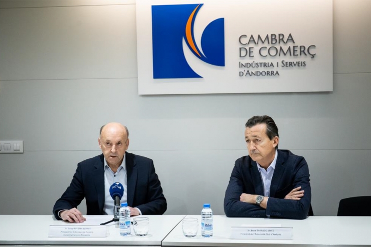 El president de la Cambra, Josep Maria Mas, i el president de l'ACA, Enric Tarrado, han presentat la iniciativa aquesta tarda.