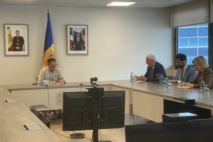 Membres de la junta directiva de la Confederació Empresarial Andorrana en la trobada amb el cap de Govern, Xavier Espot.