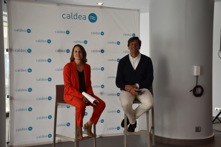 La presidenta de Caldea i cònsol major d'Escaldes-Engordany, Rosa Gili, i el director general del termolúdic, Miguel Pedregal, durant la presentació del dia de l'escaldenca i l'escaldenc.