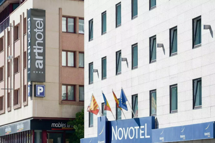Dos establiments hotelers d'Andorra la Vella.
 