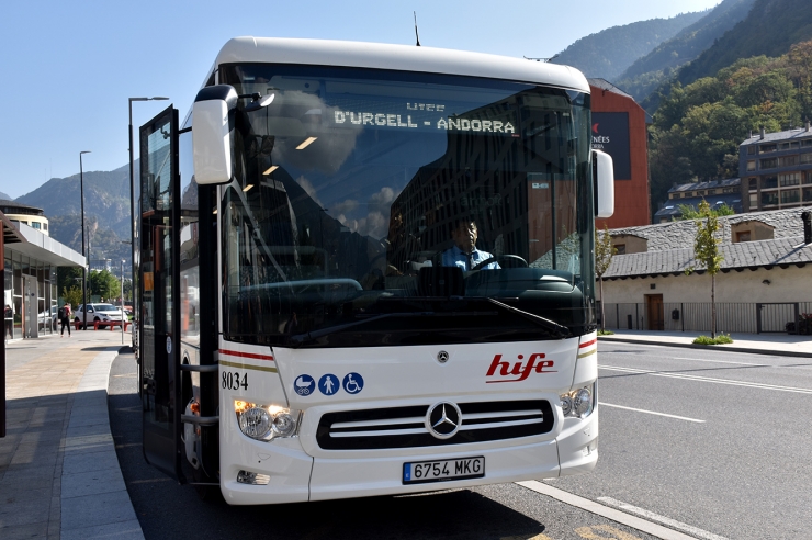 Un dels busos de la línia entre Andorra i la Seu d'Urgell.