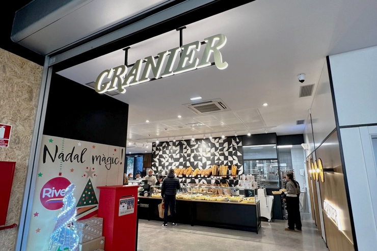 La Granier Bakery & Coffee, dins el centre comercial River.